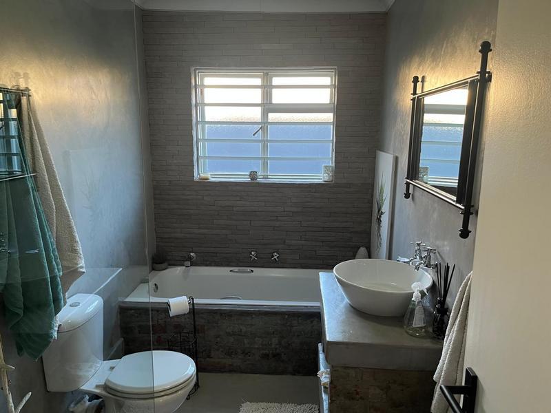 To Let 3 Bedroom Property for Rent in Uitzicht Western Cape